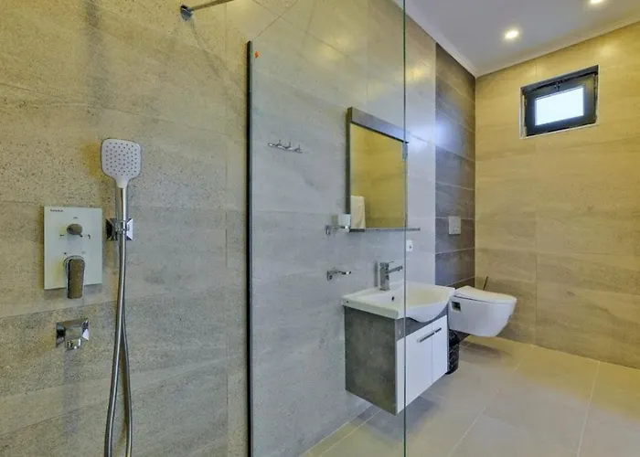 Seydikemer 2 Bedroom Secluded With Private Pool Hot Tub